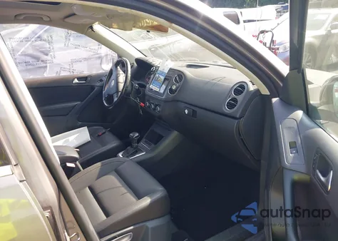 2010 Volkswagen Tiguan Wolfsburg Edition z USA, uszkodzony, nr VIN WVGBV7AX9AW531450